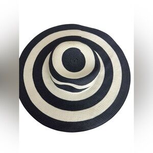 Target Black & White Paper
Straw Floppy Hat